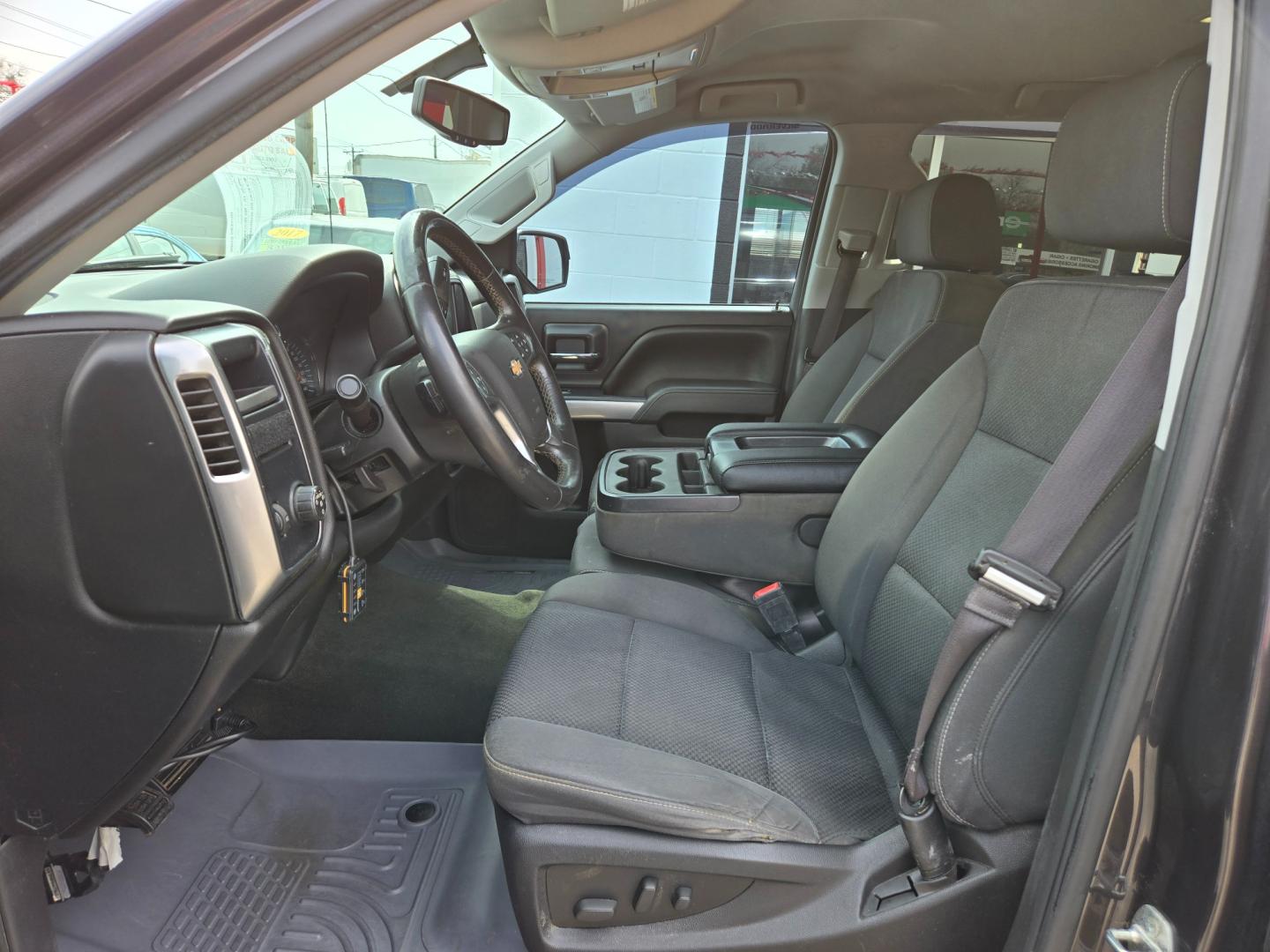 2016 BLACK /BLACK Chevrolet Silverado 1500 (3GCPCRECXGG) with an 5.3L V8 F OHV 16V engine, Automatic transmission, located at 503 West Court, Seguin, TX, 78155, (830) 379-3373, 29.568621, -97.969803 - Photo#4